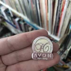 Avon 2011-2012 Enamel Pin - Silver and Cream Logo